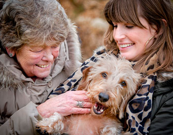 OOPOEH Oma's en Opa's passen op een hond